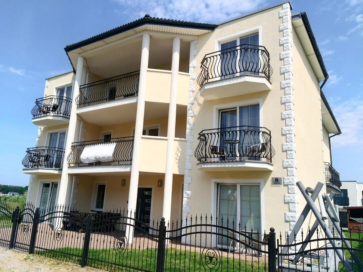 Villa Over Lake Мєлно Екстер'єр фото